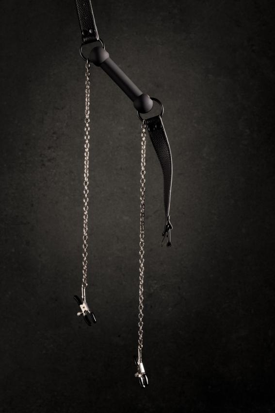 OUCH! Silikonový roubík se svorkami – černý