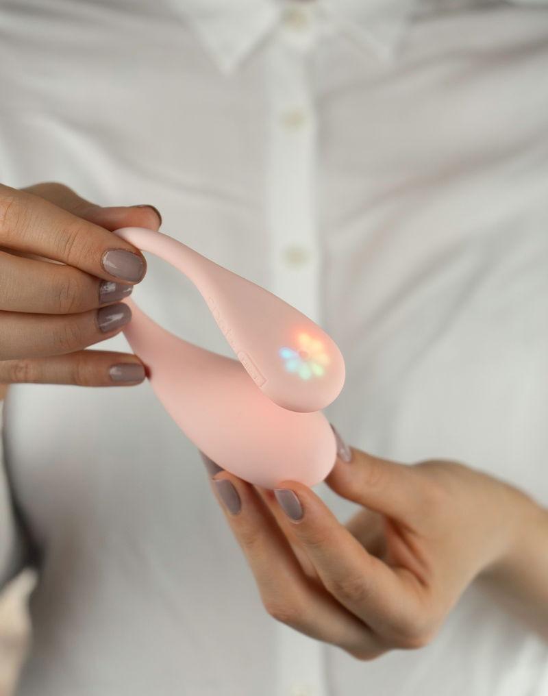 KIIROO Spot interaktivní vibrační vajíčko - růžové - Image 3