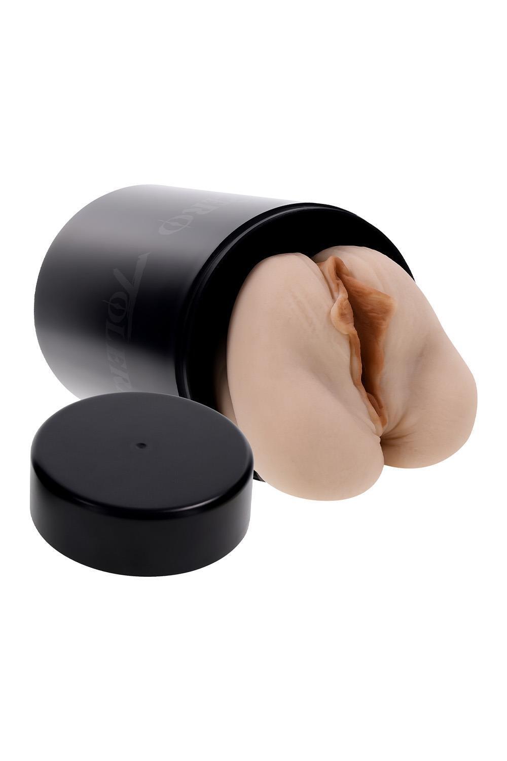 Zero Tolerance masturbátor Dani Daniels