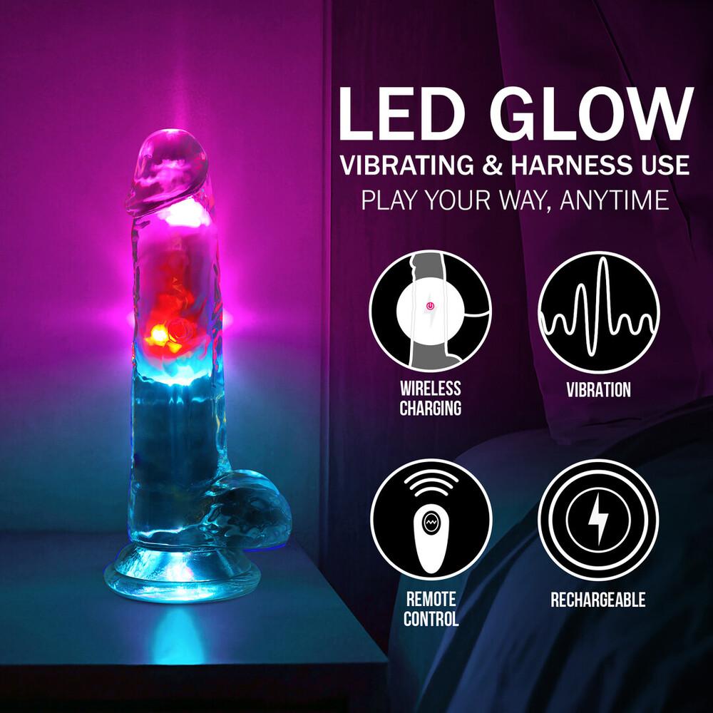 RealRock LED svítící vibrační dildo s varlaty 18 cm